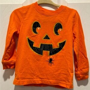 Jack-o-lantern t-shirt for Halloween.